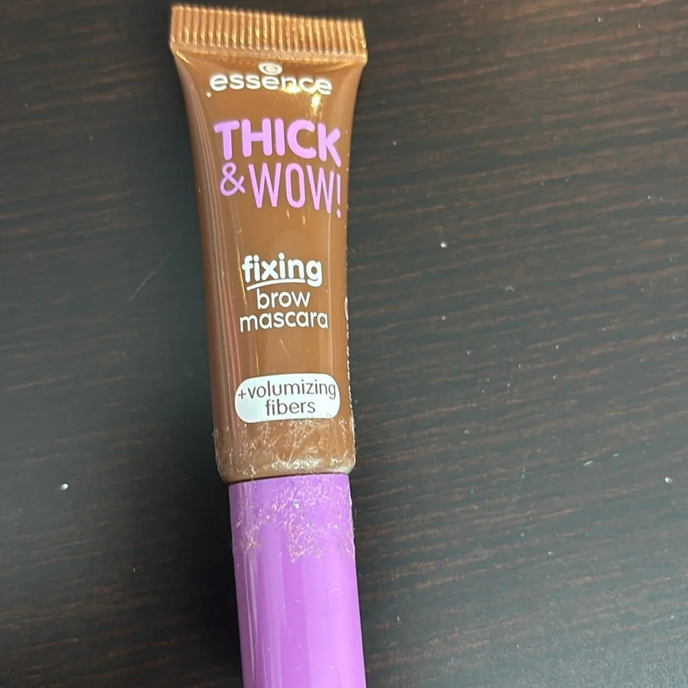 Essence Thick &?Wow fixing brow mascara